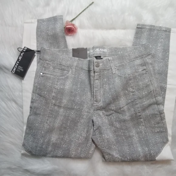 🤍New DKNY Skinny Jeans🤍 - Picture 2 of 5